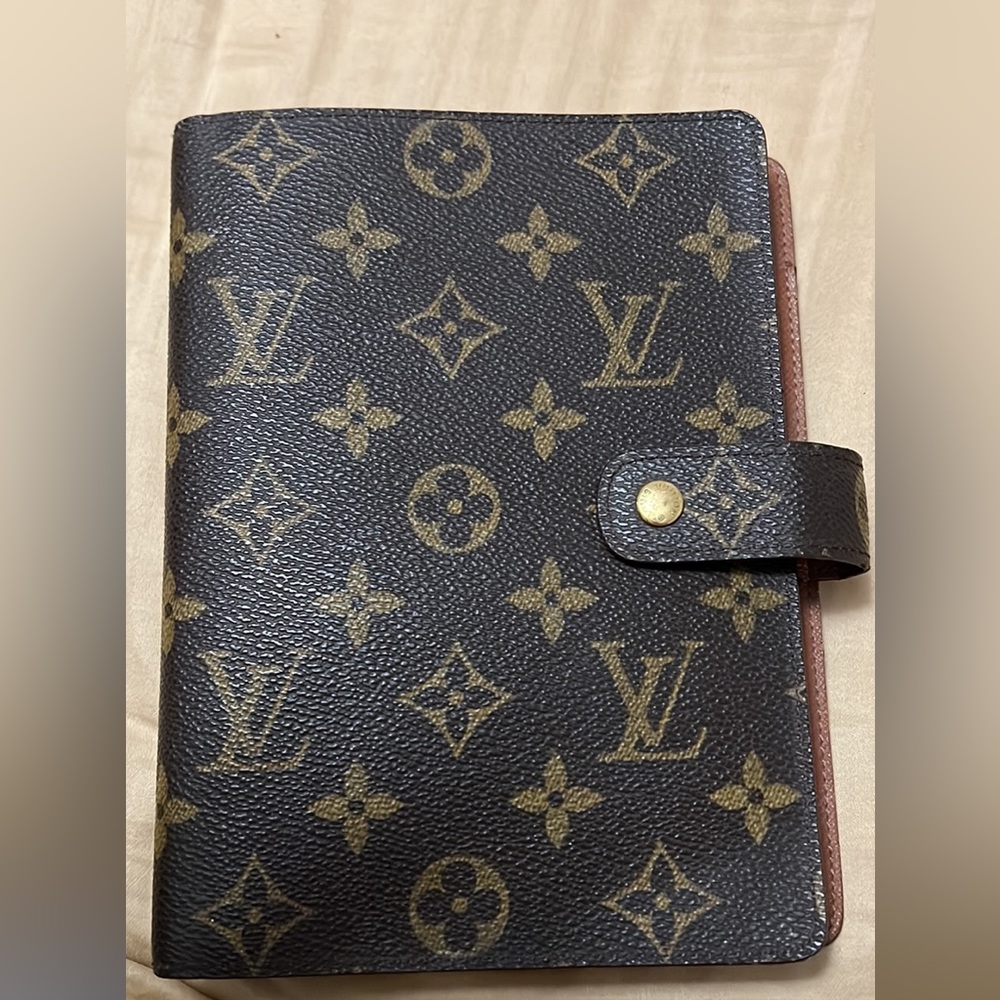 Like new Louis Vuitton MM Agenda